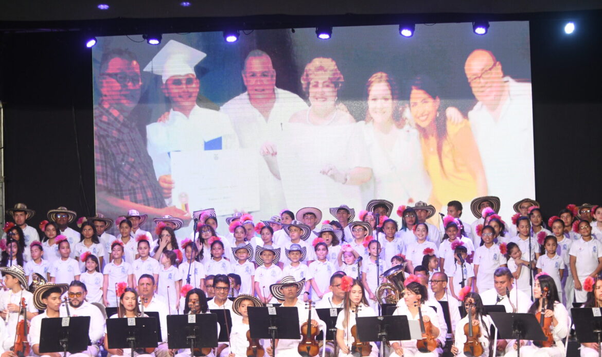 Niños del Conservatorio y la Banda Departamental brillaron en la inauguración del XL Encuentro Nacional de Bandas