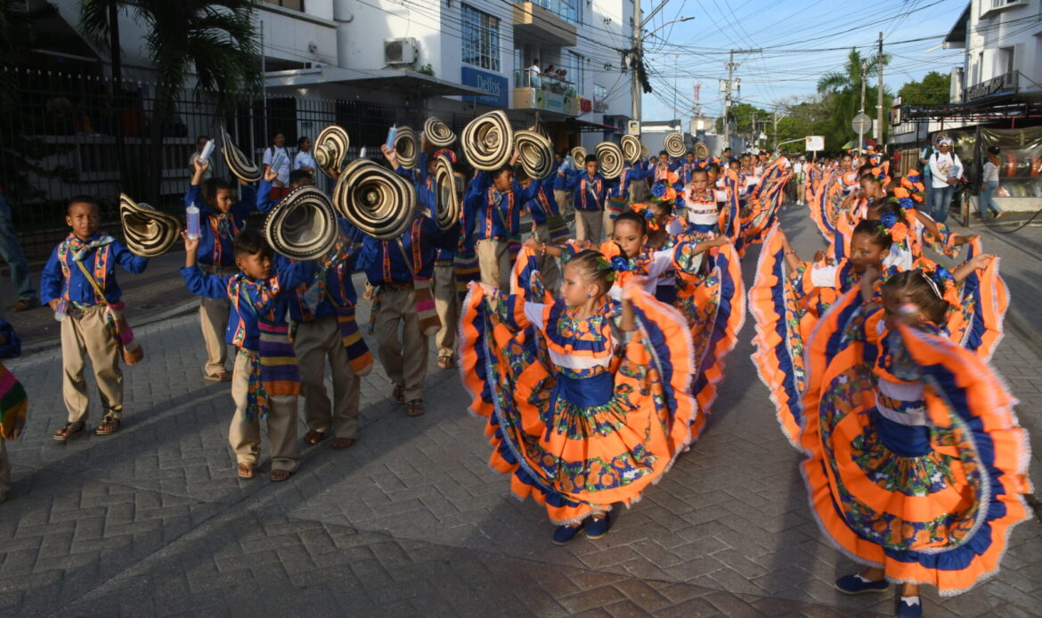 Fandango recorre las calles de la ciudad del “Encuentro” en compañía de las Bandas Escuela: Gran Súper Banda Infantil