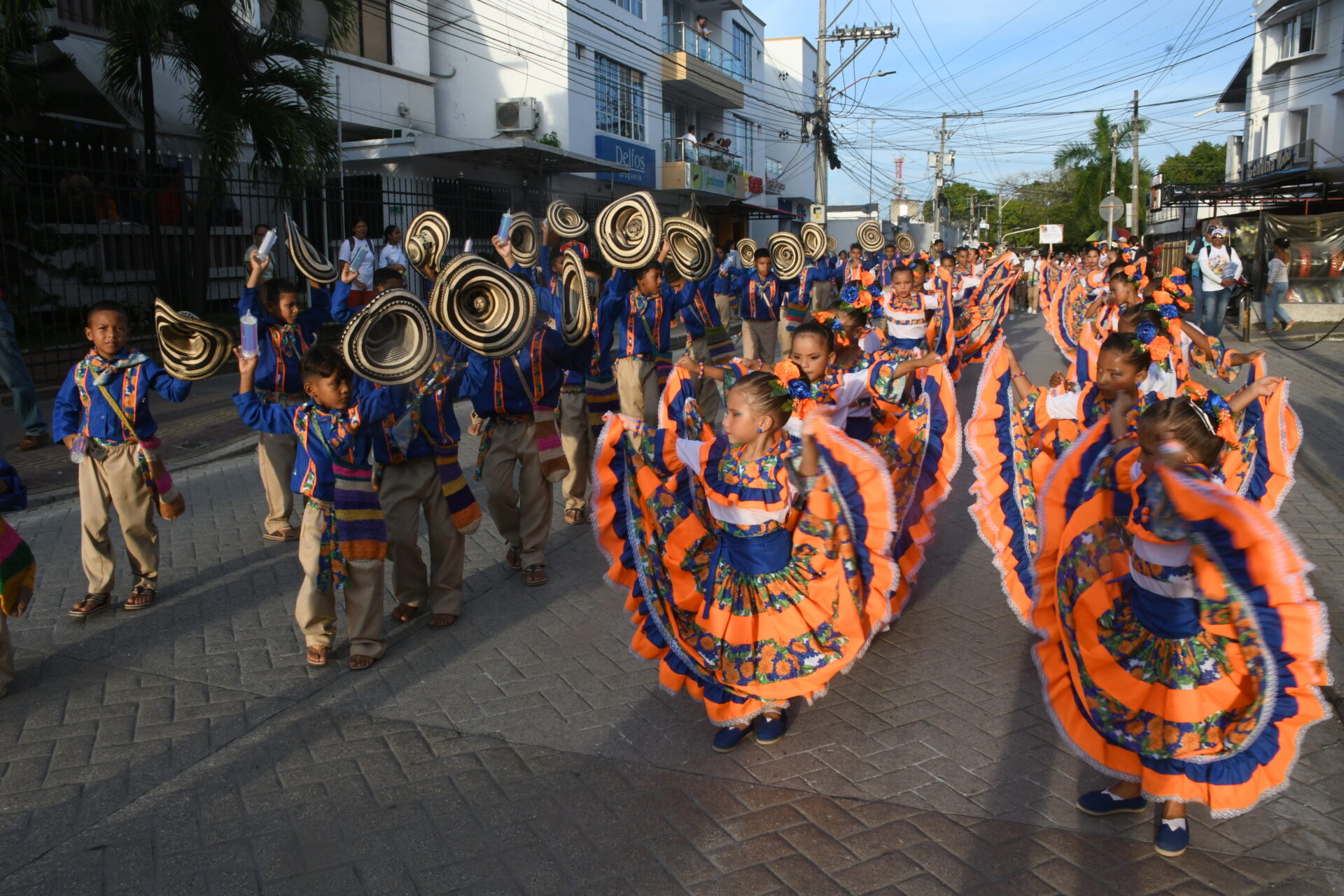 Fandango recorre las calles de la ciudad del “Encuentro” en compañía de las Bandas Escuela: Gran Súper Banda Infantil