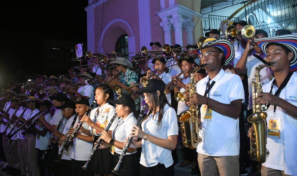 Sublime presentación de la Gran Súper Banda Infantil