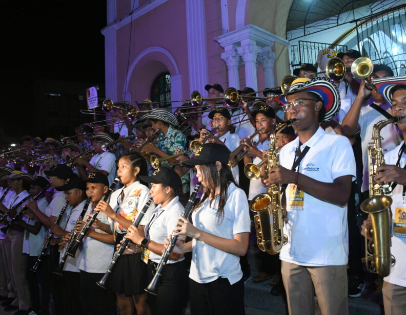 Sublime presentación de la Gran Súper Banda Infantil