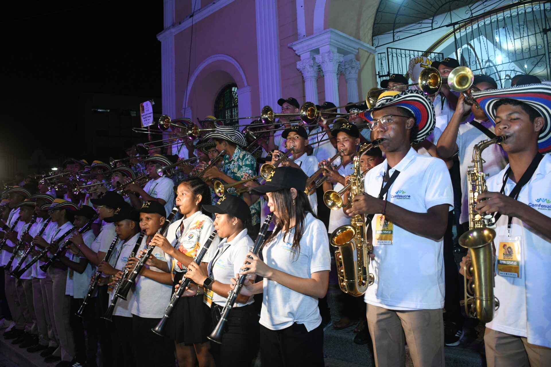 Sublime presentación de la Gran Súper Banda Infantil