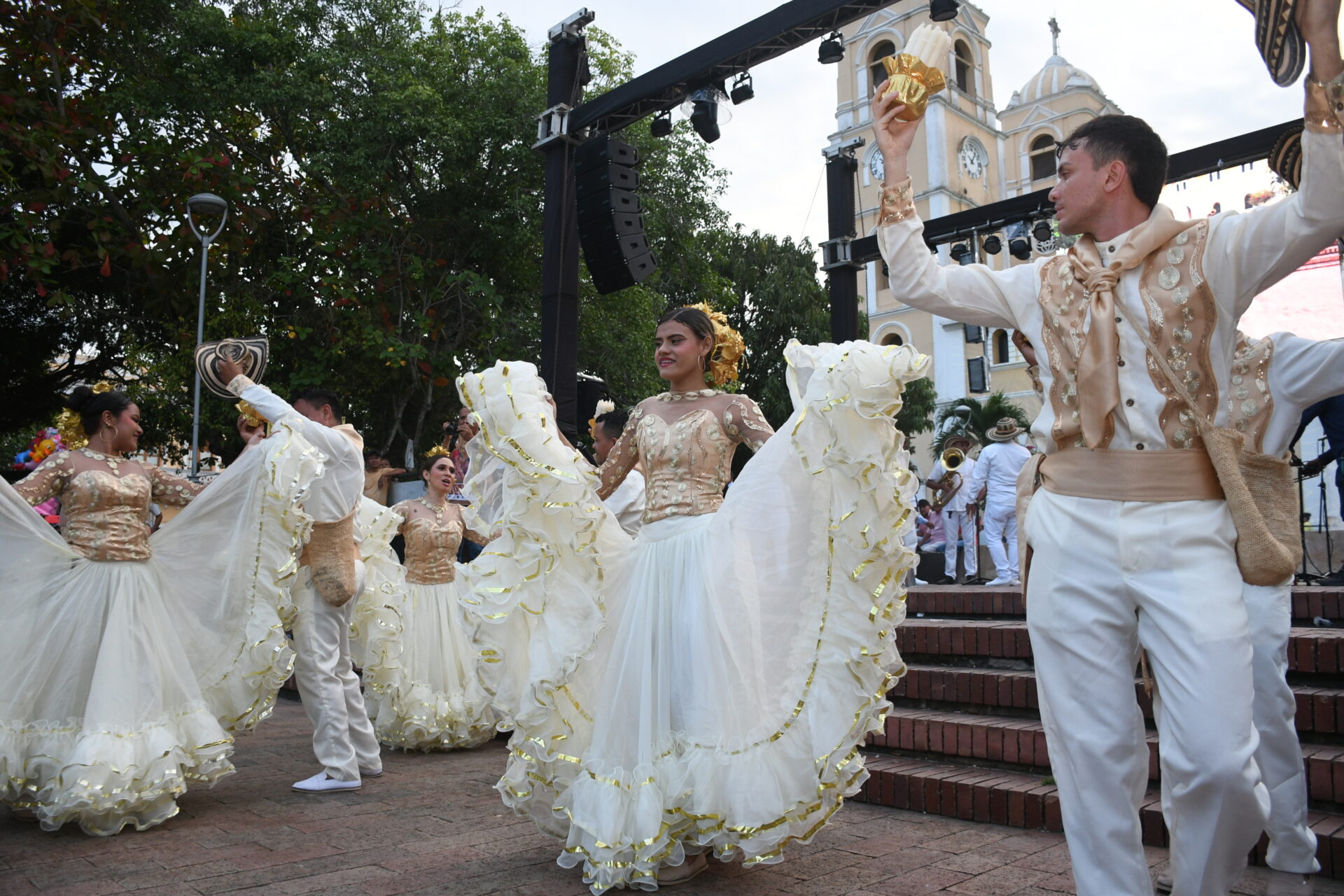 Cuatro décadas florecidas musicalmente con el viento tradicional